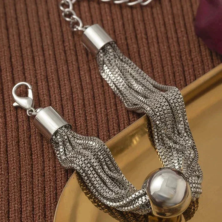 Joa | Chic Necklace Featuring a Gleaming Sphere
