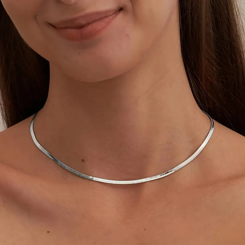 Loreto | Gold Herringbone Necklace – Sleek and Stylish