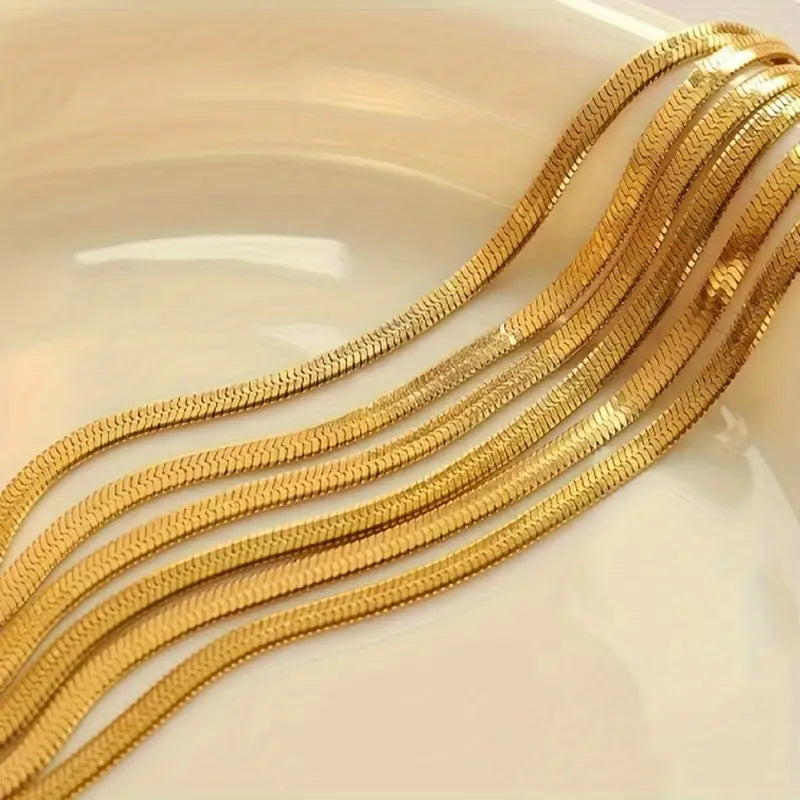 Loreto | Gold Herringbone Necklace – Sleek and Stylish