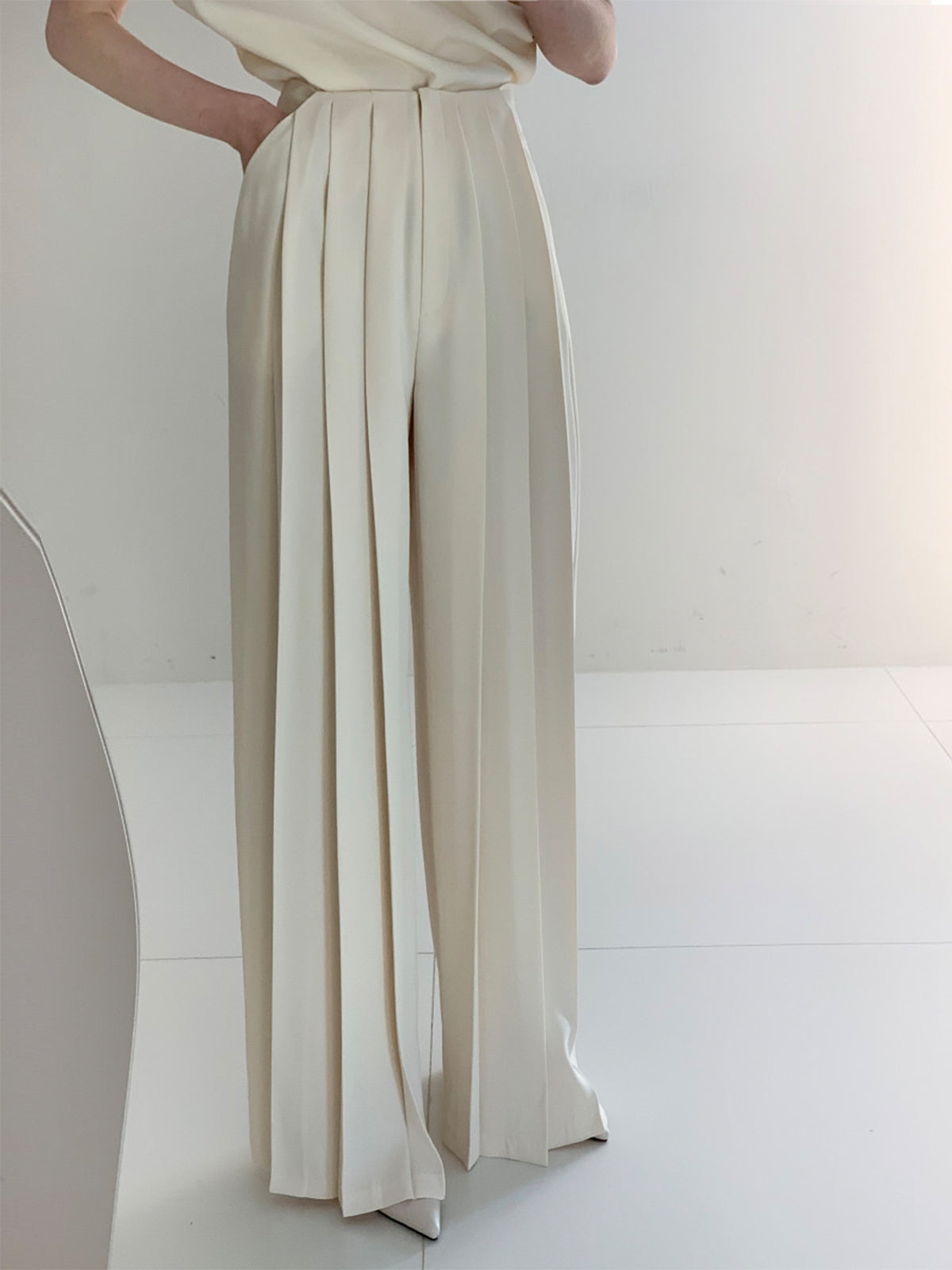 Ilyse | Wide-Leg High-Waist Pleated Trousers