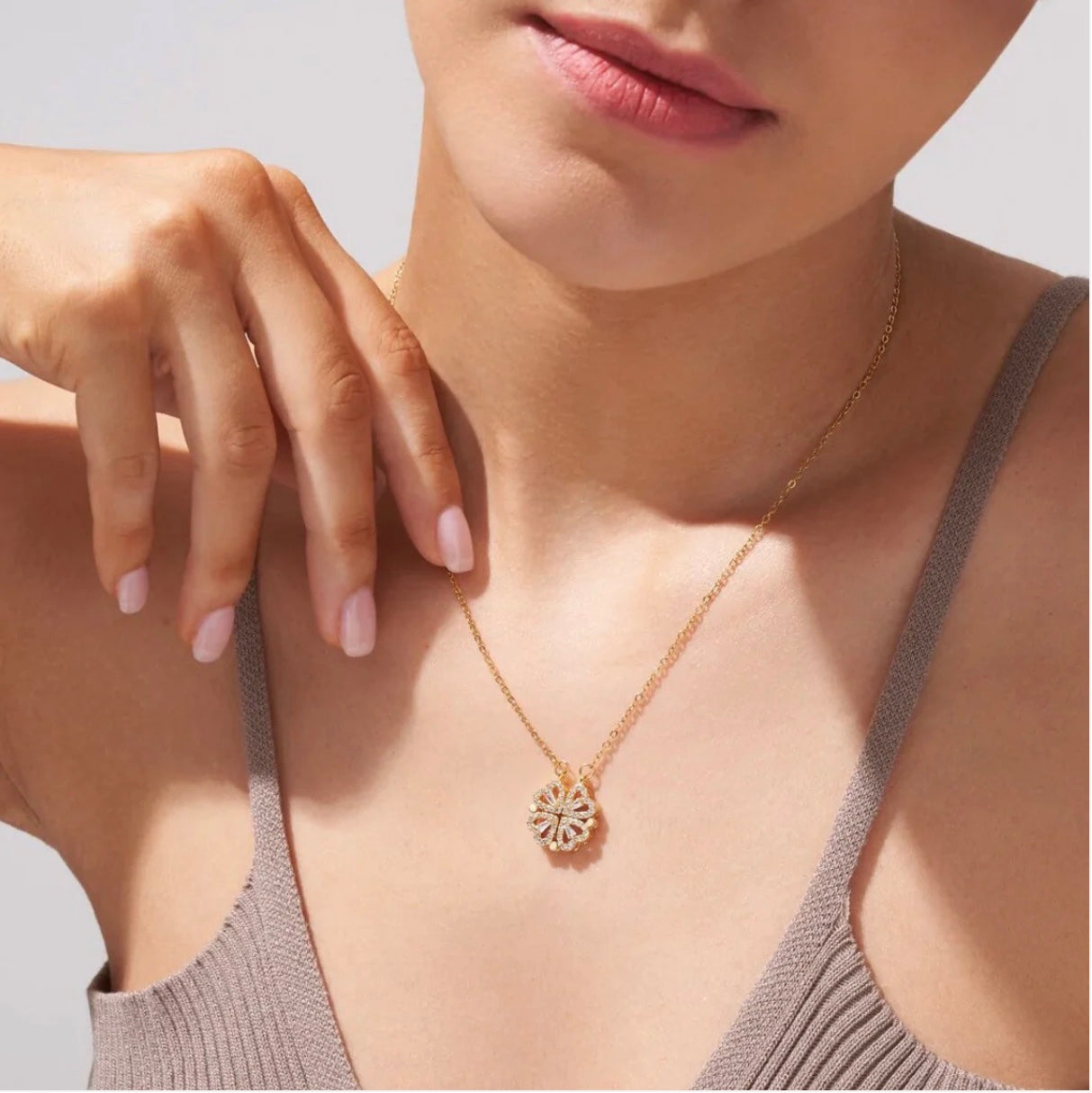 Elegant Minimalist Heart-Shaped Gold Necklace
