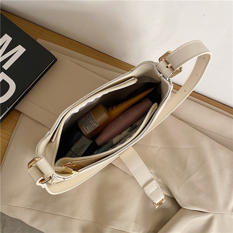 Baguette | Vintage Vegan Leather Shoulder Bag for Women