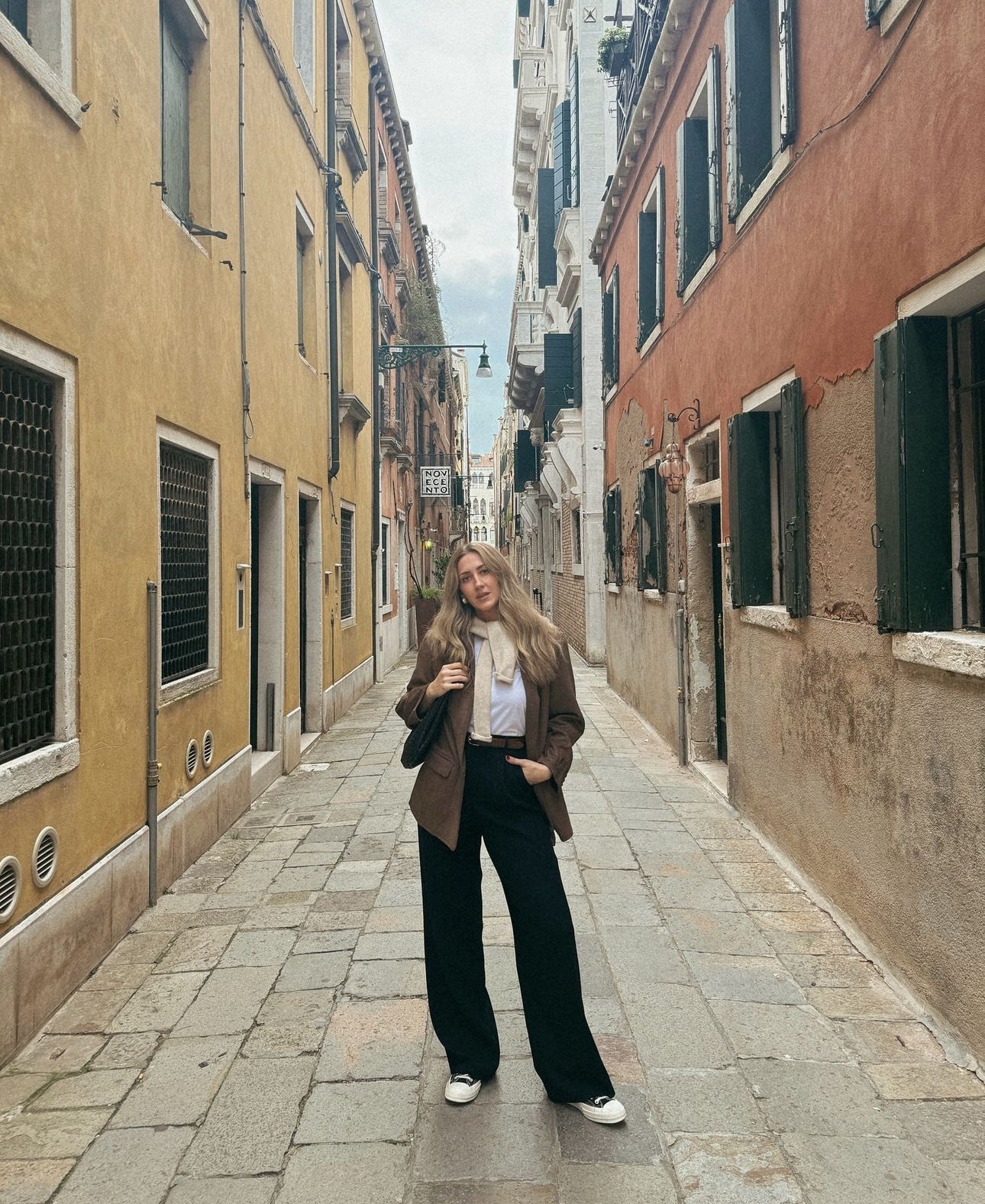 Nurie | Chic Brown Blazer
