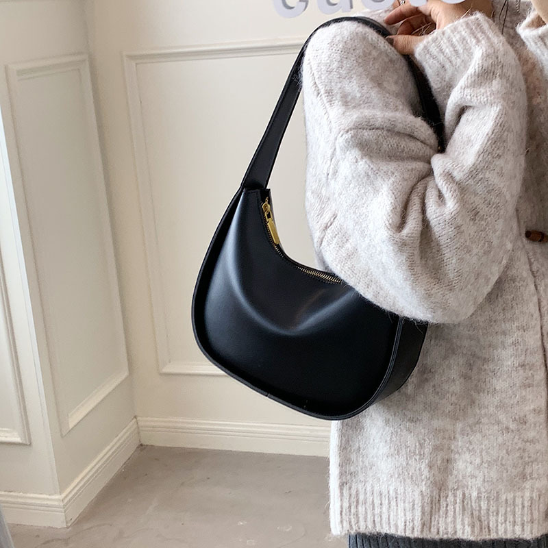 Puk | Minimalist Shoulder Bag Made of Vegan Leather