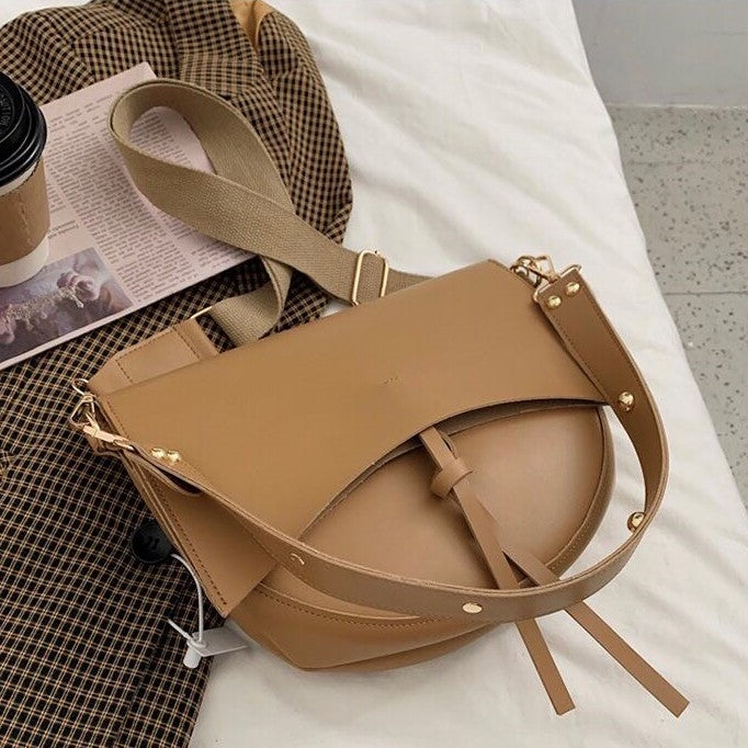 Fera | Vegan Leather Shoulder Bag with Subtle Details
