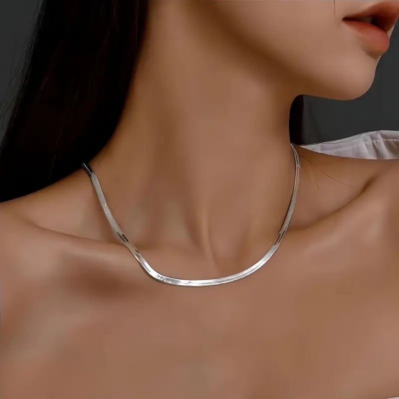 Loreto | Gold Herringbone Necklace – Sleek and Stylish