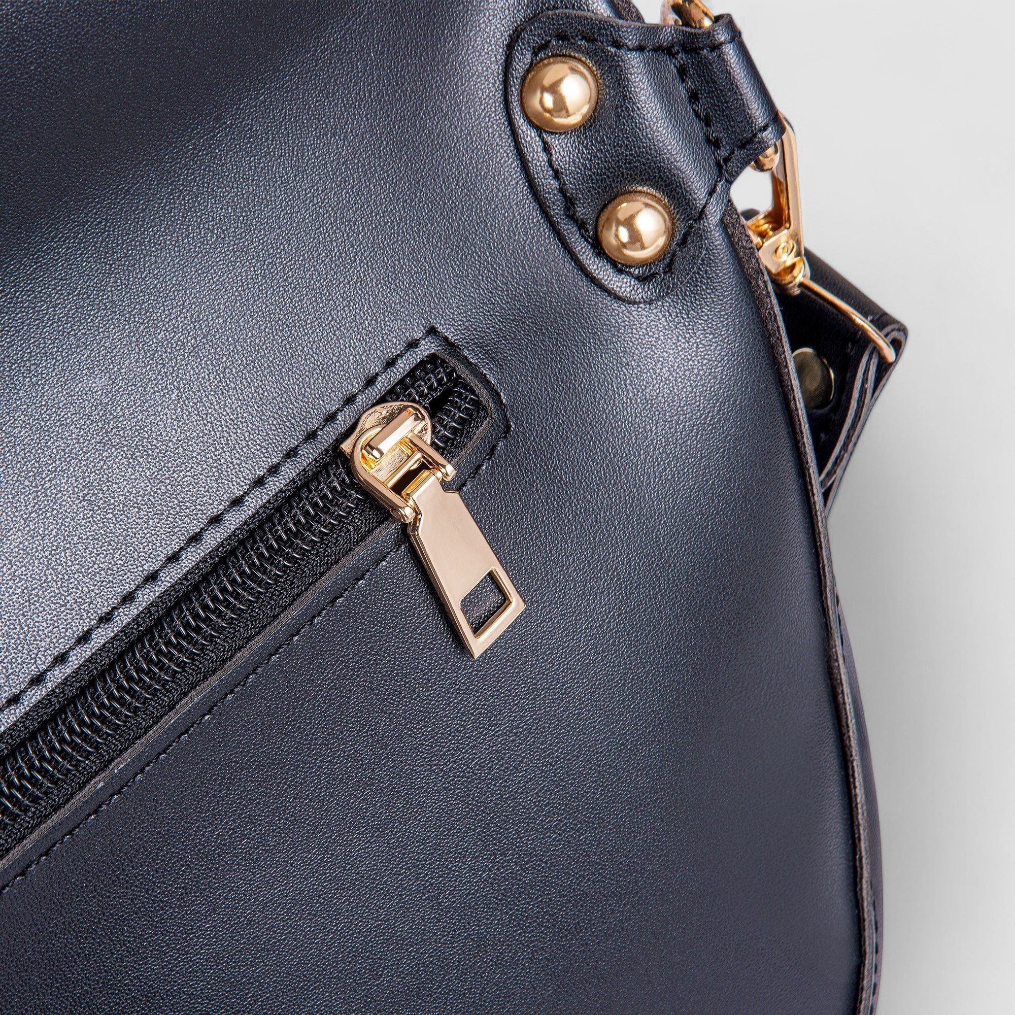 Fera | Vegan Leather Shoulder Bag with Subtle Details