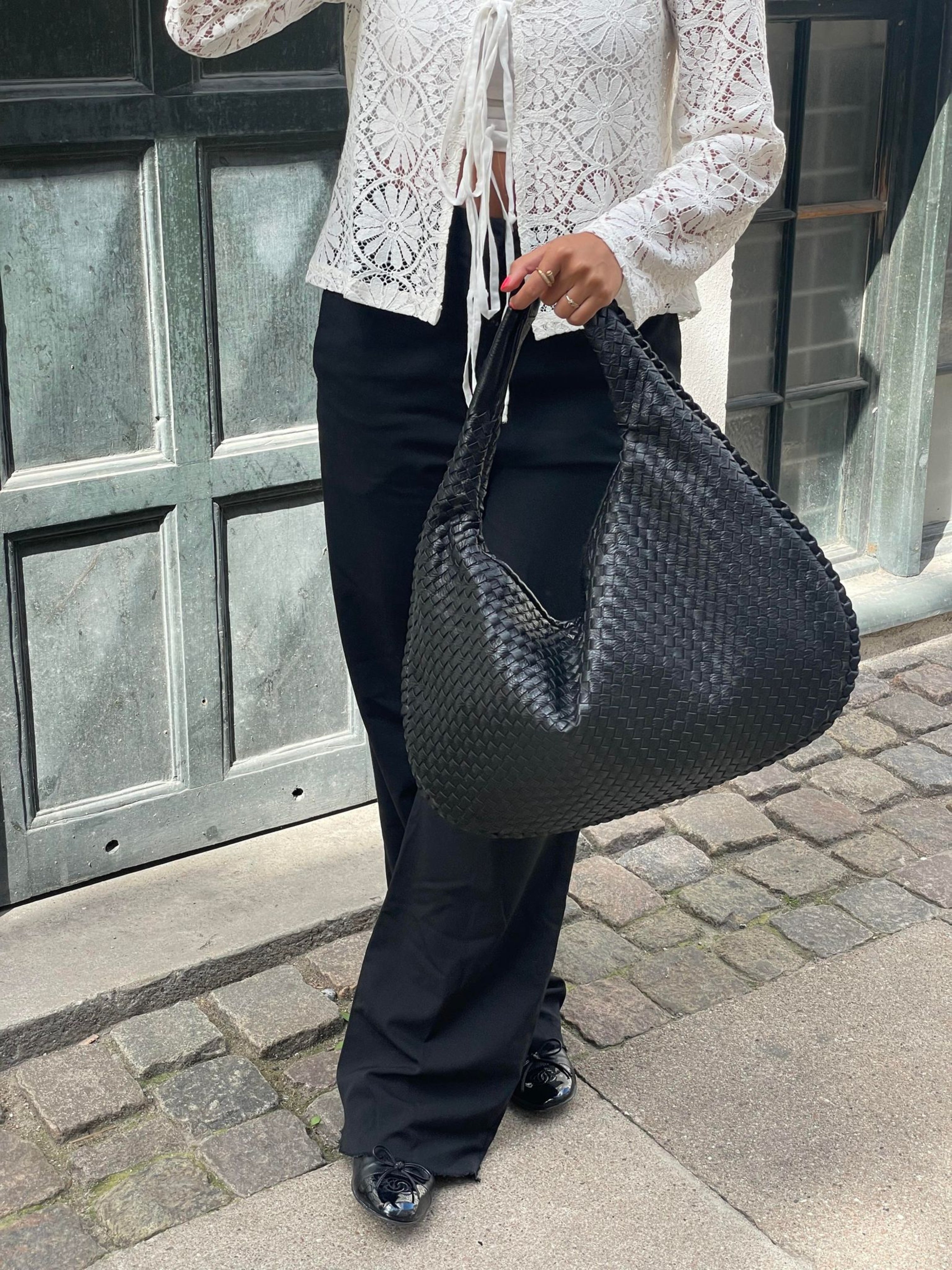 Veneta | Luxe Large Shoulder Bag