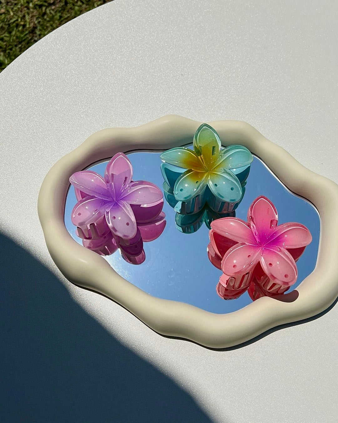 Tulip Flower Hair Clip – Elegant Design with Strong Grip