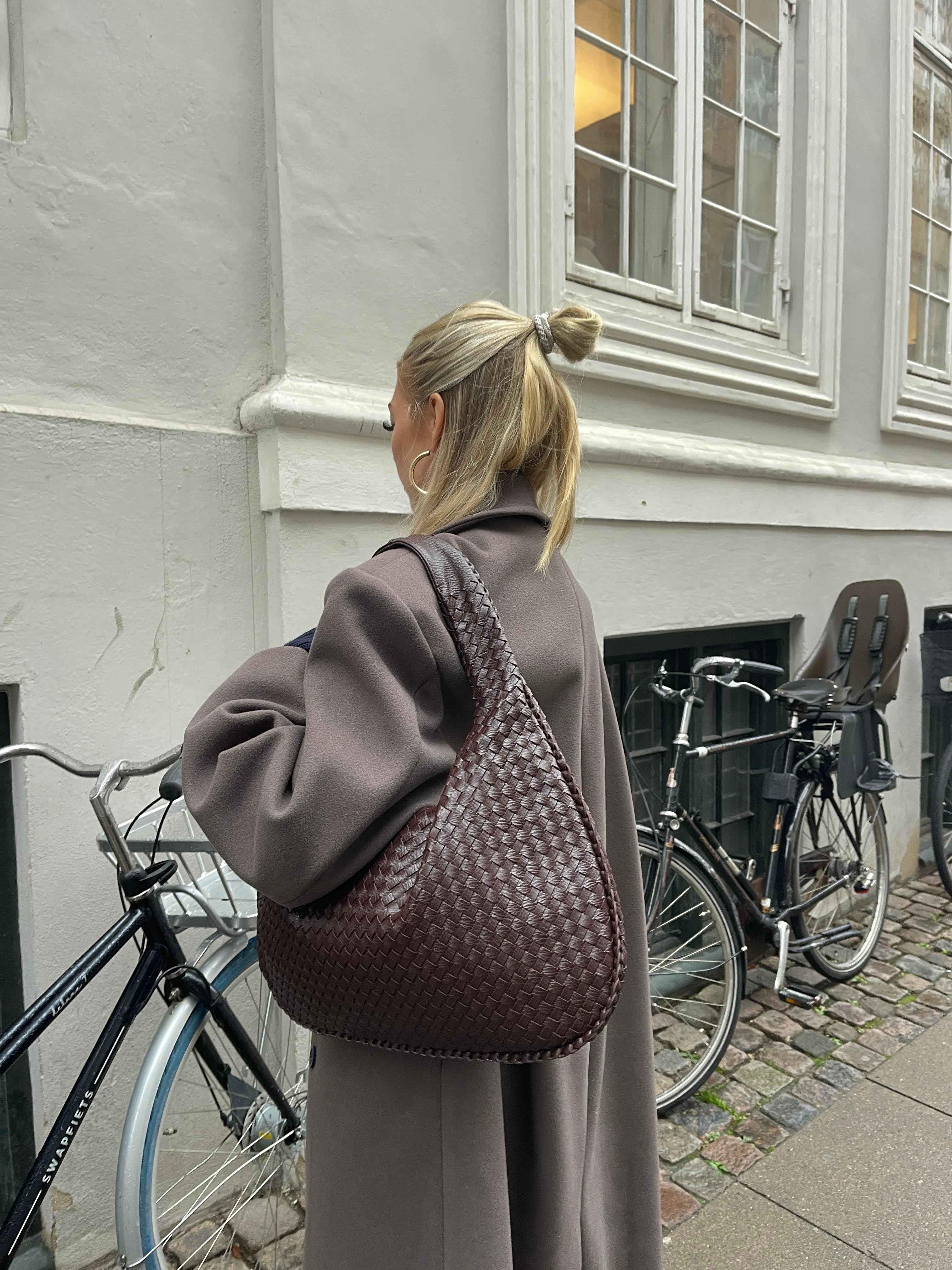 Veneta | Luxe Large Shoulder Bag