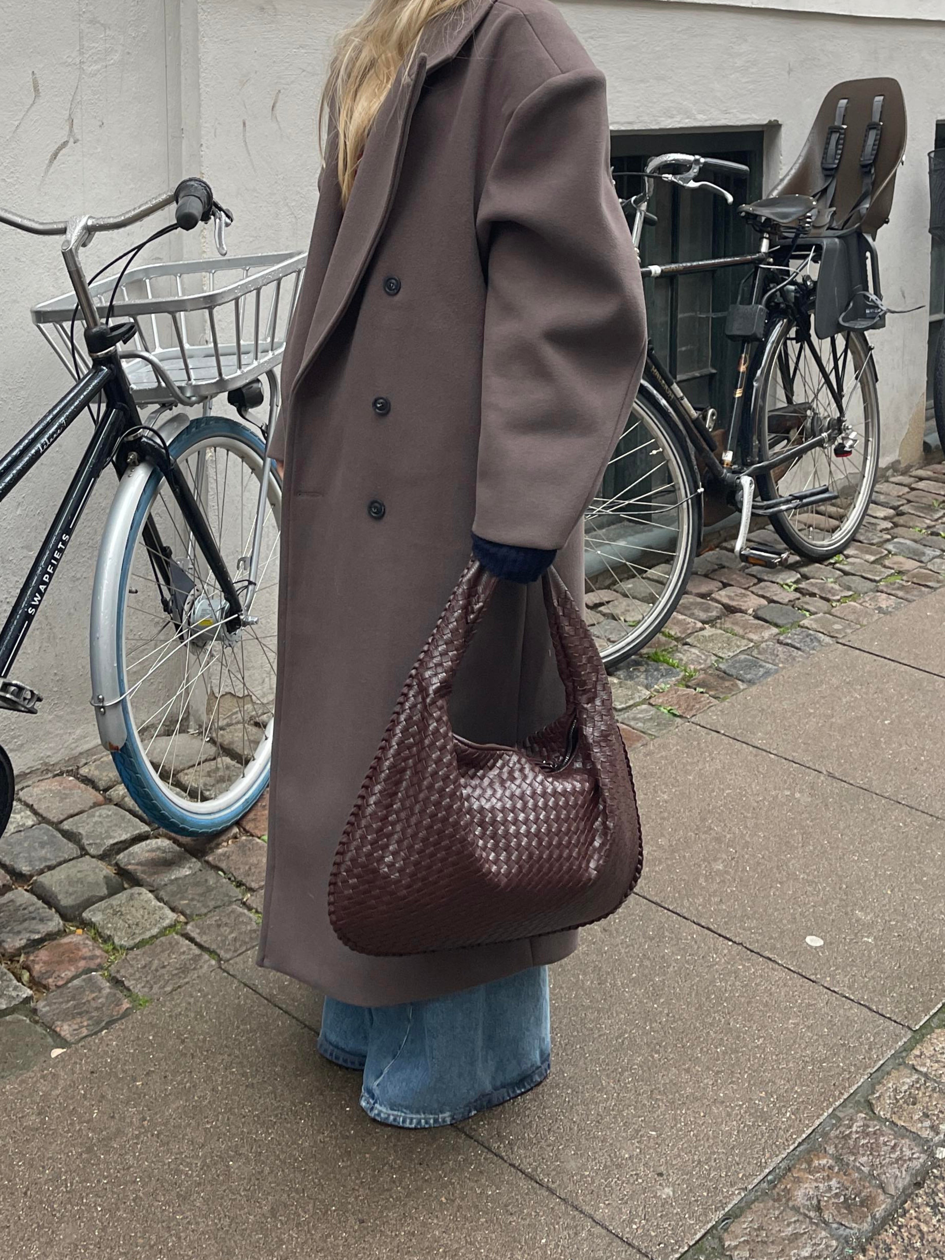 Veneta | Luxe Large Shoulder Bag