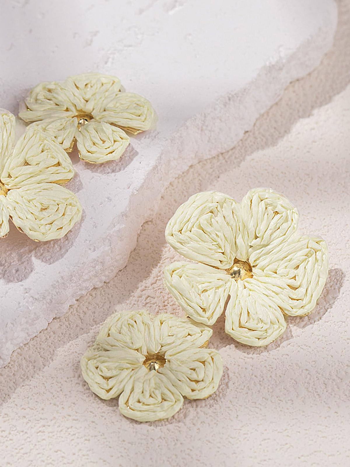 Blom | Elegant Lightweight Lace Flower Earrings