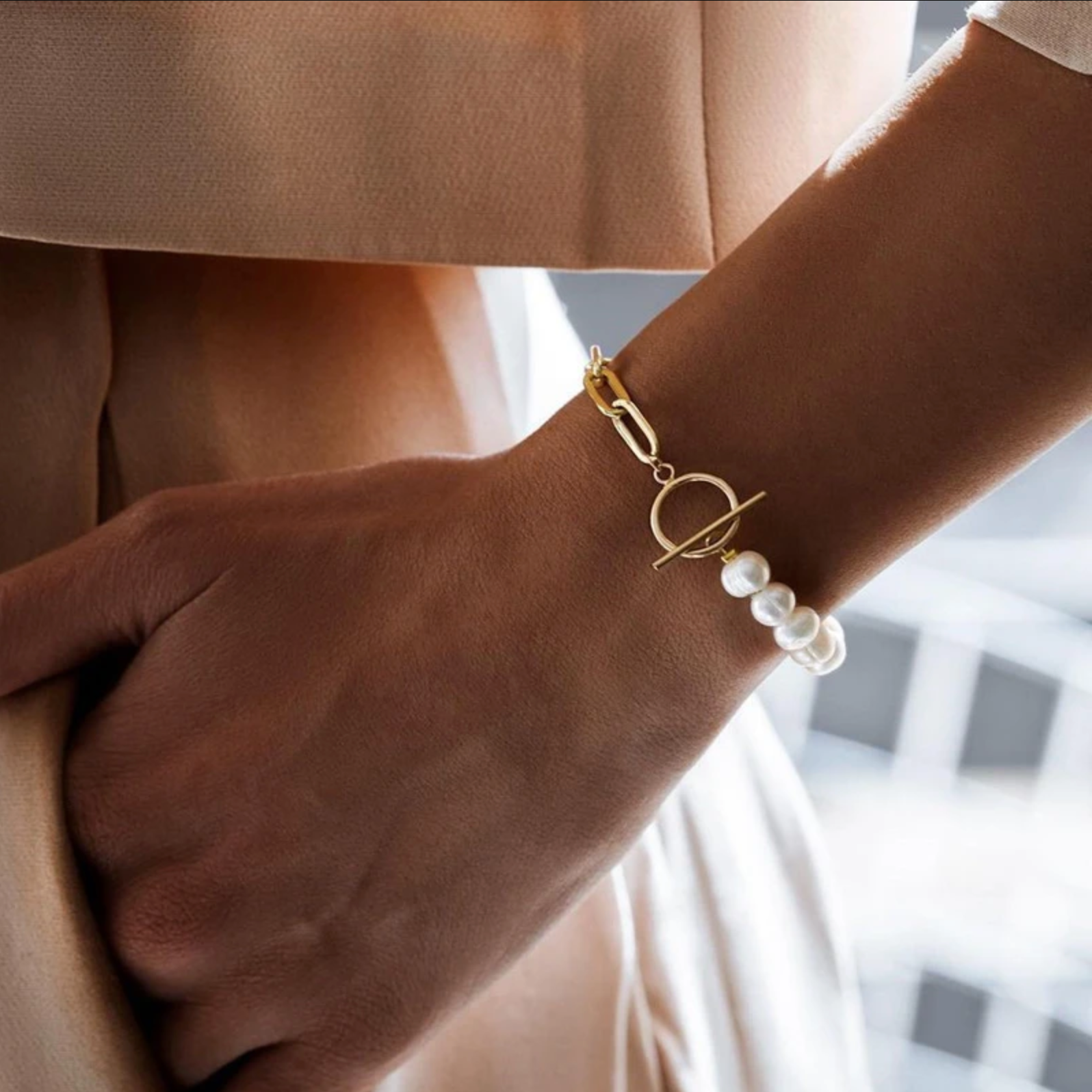 Elegant Pearl Jewelry Set - Timeless Bracelet and Necklace Combination