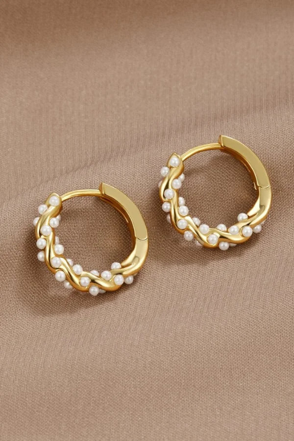 Elegant Gold Earrings with Pearl Detail – Timeless Style