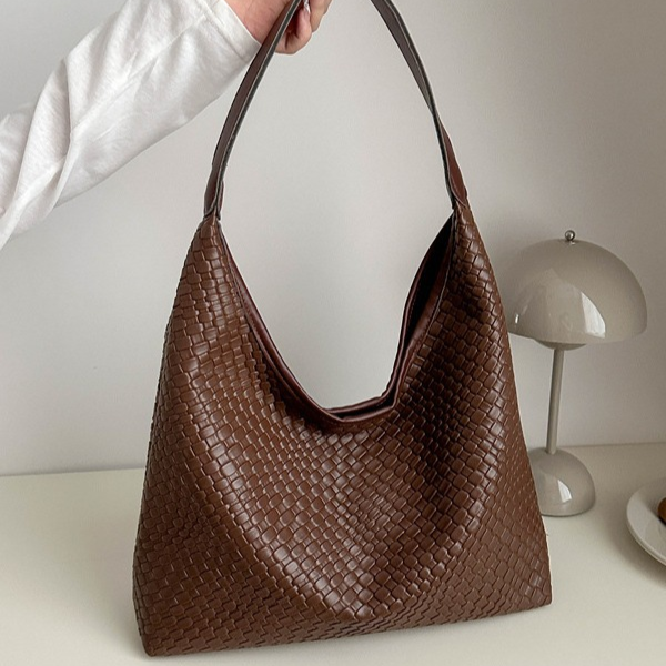 Jamy | Shoulder Bag with Elegant Crocodile Texture