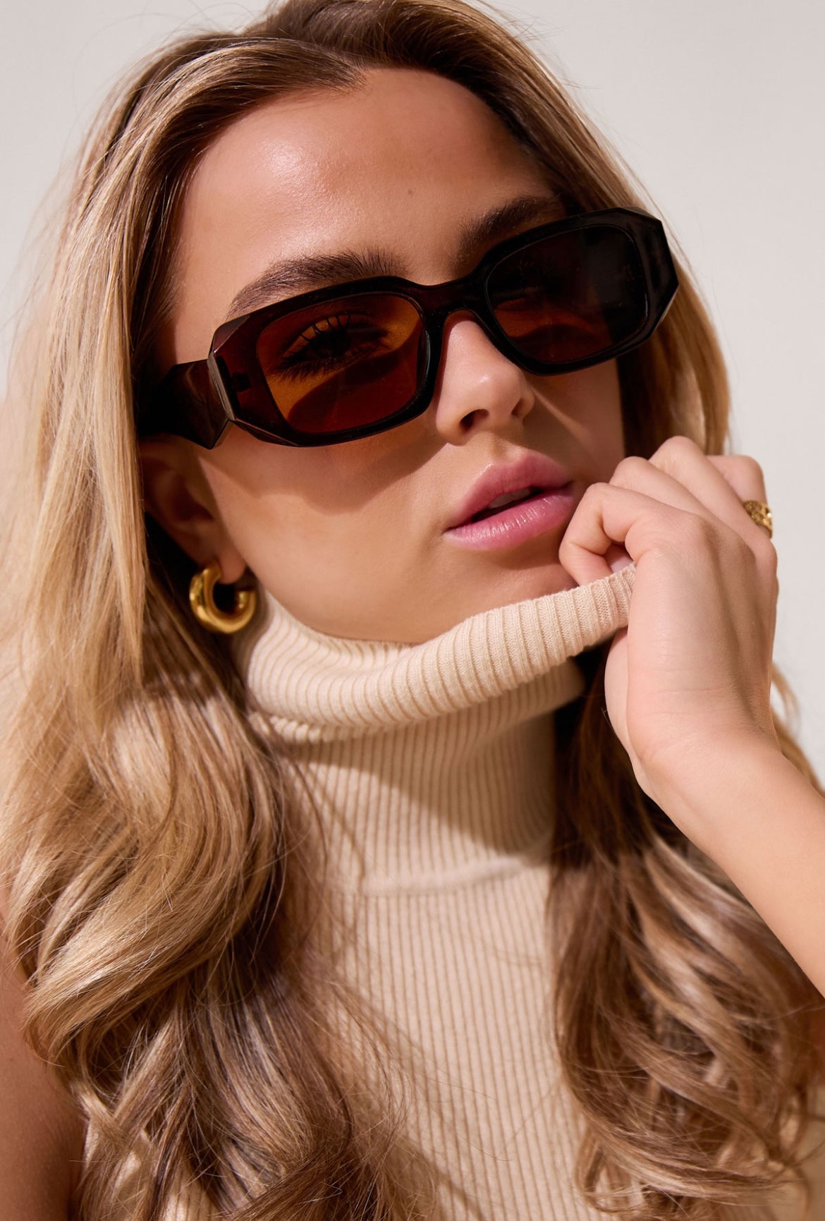 Jutta | Chic Black Sunglasses