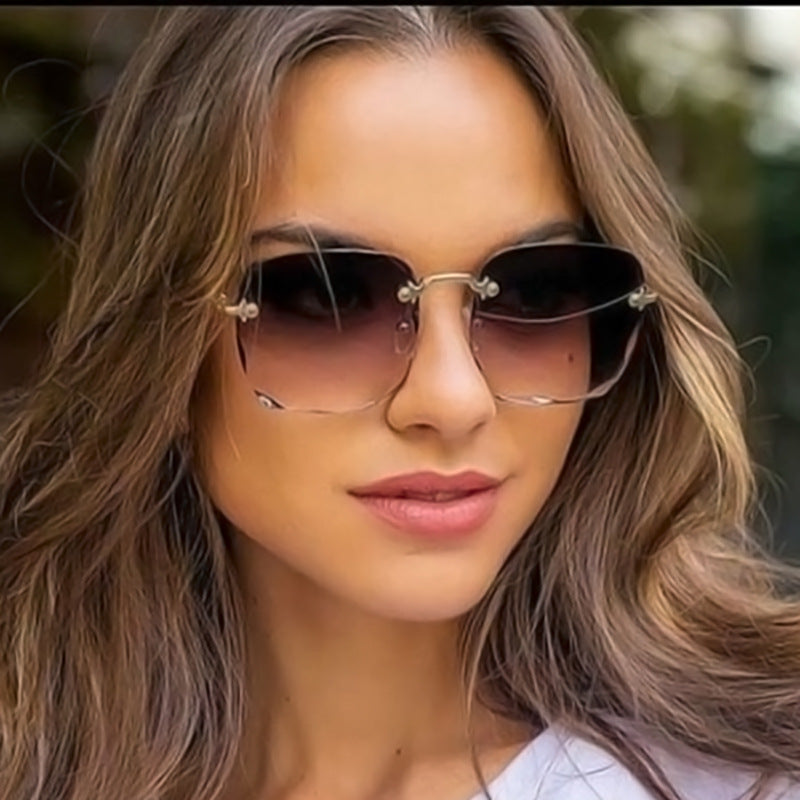 Joann Women's Sunglasses – Chic and Contemporary