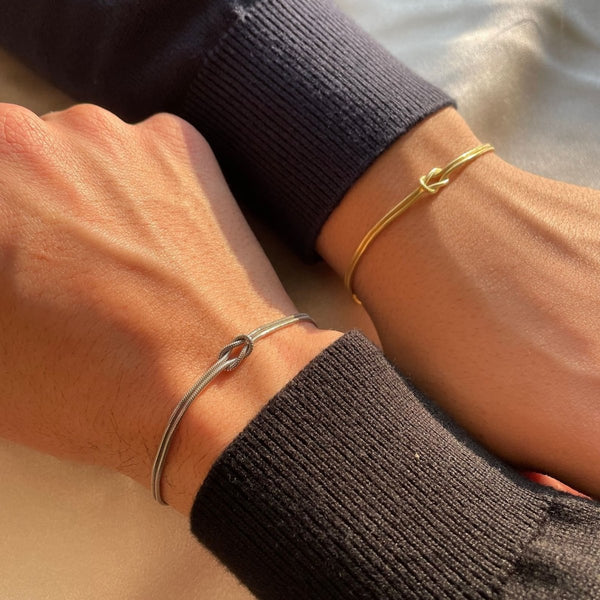 Amore | Elegant Love Knot Minimalist Bracelet